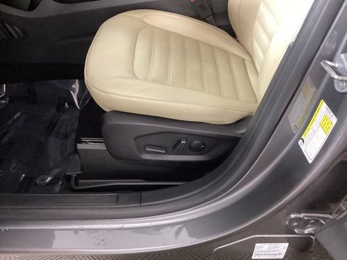 Used 2023 Ford Edge SEL w/ Convenience Package image 16