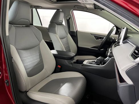 Used 2022 Toyota RAV4 Limited image 26