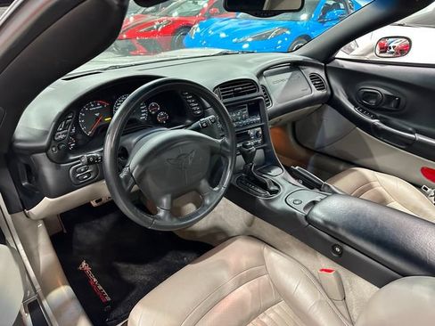 Used 2004 Chevrolet Corvette Coupe w/ Preferred Equipment Group RWD image 10