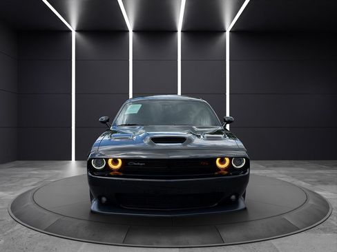 Used 2019 Dodge Challenger R/T Scat Pack RWD image 2