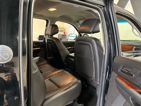 Used 2013 Chevrolet Avalanche LTZ image 16