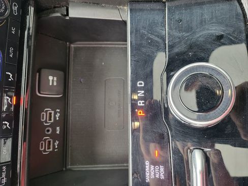 Used 2024 Jeep Grand Cherokee L Limited w/ Luxury Tech Group II image 8