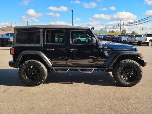 Used 2022 Jeep Wrangler Unlimited Sport image 23