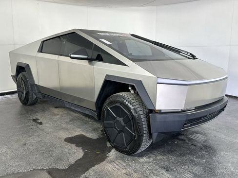 Used 2024 Tesla Cybertruck AWD Crew Cab image 3