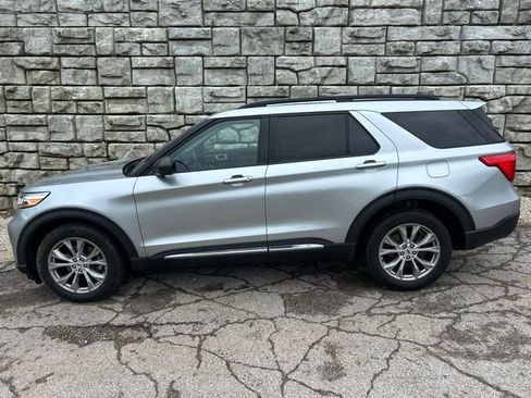 Used 2023 Ford Explorer XLT w/ Equipment Group 202A AWD/4WD image 3