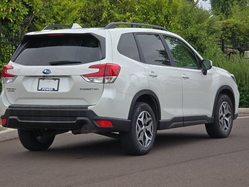Used 2020 Subaru Forester Premium AWD/4WD image 4