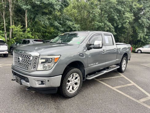 Used 2017 Nissan Titan SL AWD/4WD image 3