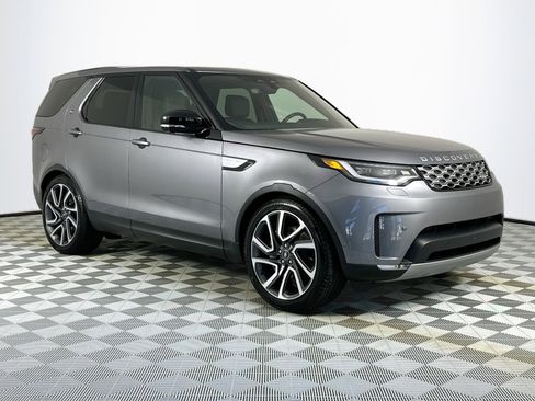 Used 2025 Land Rover Discovery S image 3