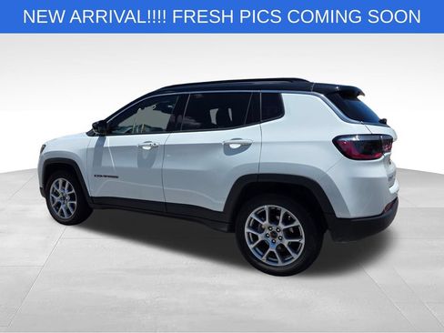 Used 2025 Jeep Compass Limited AWD/4WD image 4