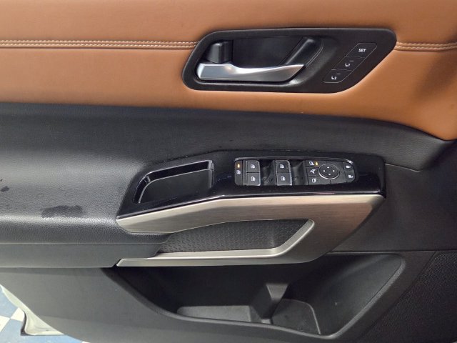 Used 2024 Nissan Pathfinder Platinum AWD/4WD image 34