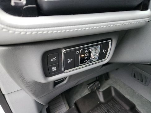 Certified 2022 Lincoln Nautilus Reserve image 33