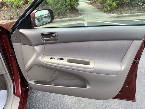 Used 2004 Toyota Camry LE image 13