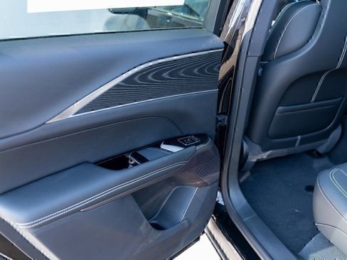 New 2025 Cadillac Lyriq Luxury image 19