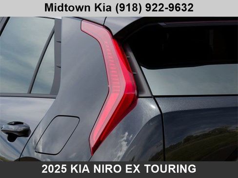 New 2025 Kia Niro EX Touring image 11