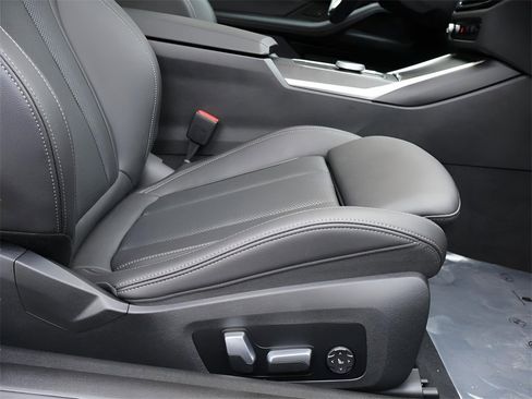 Used 2024 BMW 430i xDrive Coupe w/ Premium Package image 12