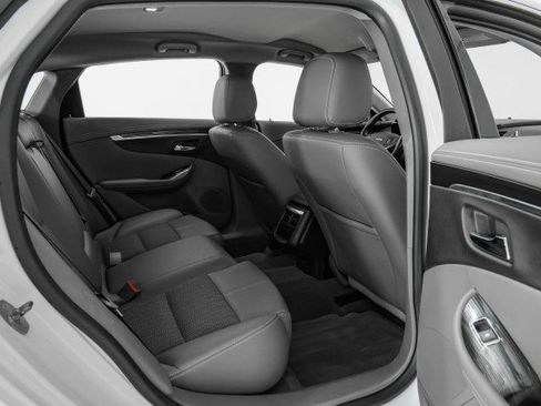 Used 2018 Chevrolet Impala LT image 32