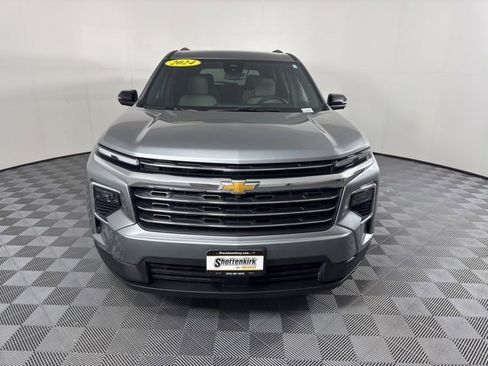 Used 2024 Chevrolet Traverse LT image 8