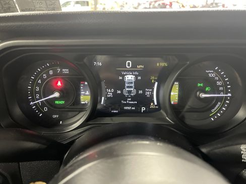 Used 2024 Jeep Wrangler Sport S image 19