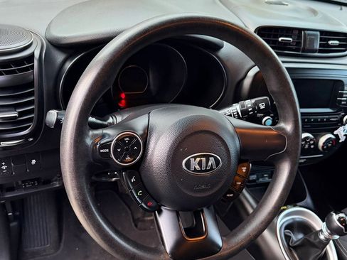 Used 2017 Kia Soul FWD image 12