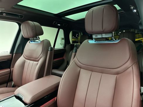 Certified 2025 Land Rover Range Rover SE AWD/4WD image 7