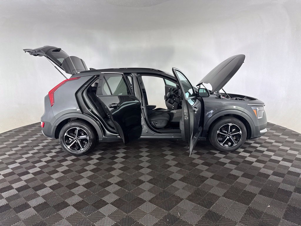 Used 2025 Kia Niro LX FWD image 21