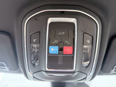 Used 2023 Jeep Grand Cherokee Limited RWD image 17
