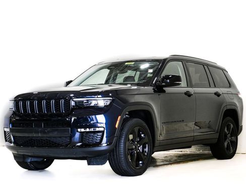 Used 2023 Jeep Grand Cherokee L Limited w/ Black Appearance Package AWD/4WD image 3