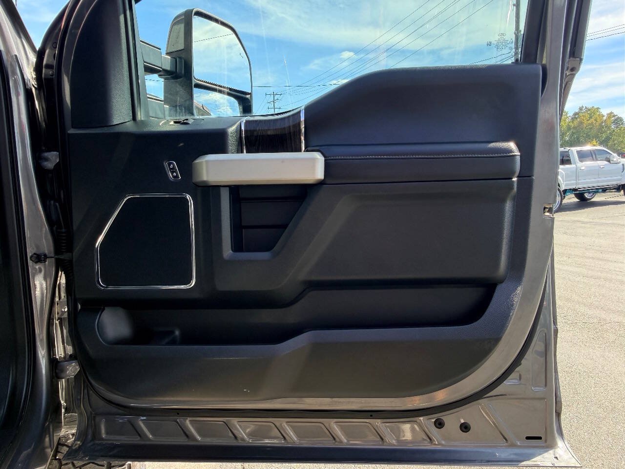 Used 2021 Ford F250 Lariat w/ Lariat Ultimate Package AWD/4WD image 39