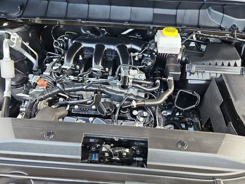 Used 2025 Nissan Pathfinder SV image 27