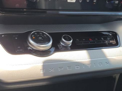 New 2025 Ford Expedition Active image 34