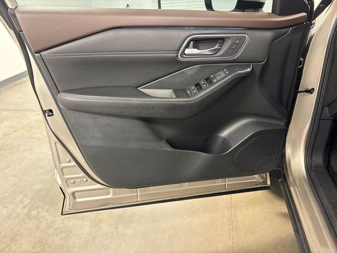 Used 2022 Nissan Rogue Platinum w/ Head-Up Display Package image 22