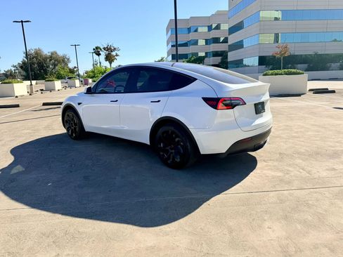 Used 2021 Tesla Model Y 2WD image 10