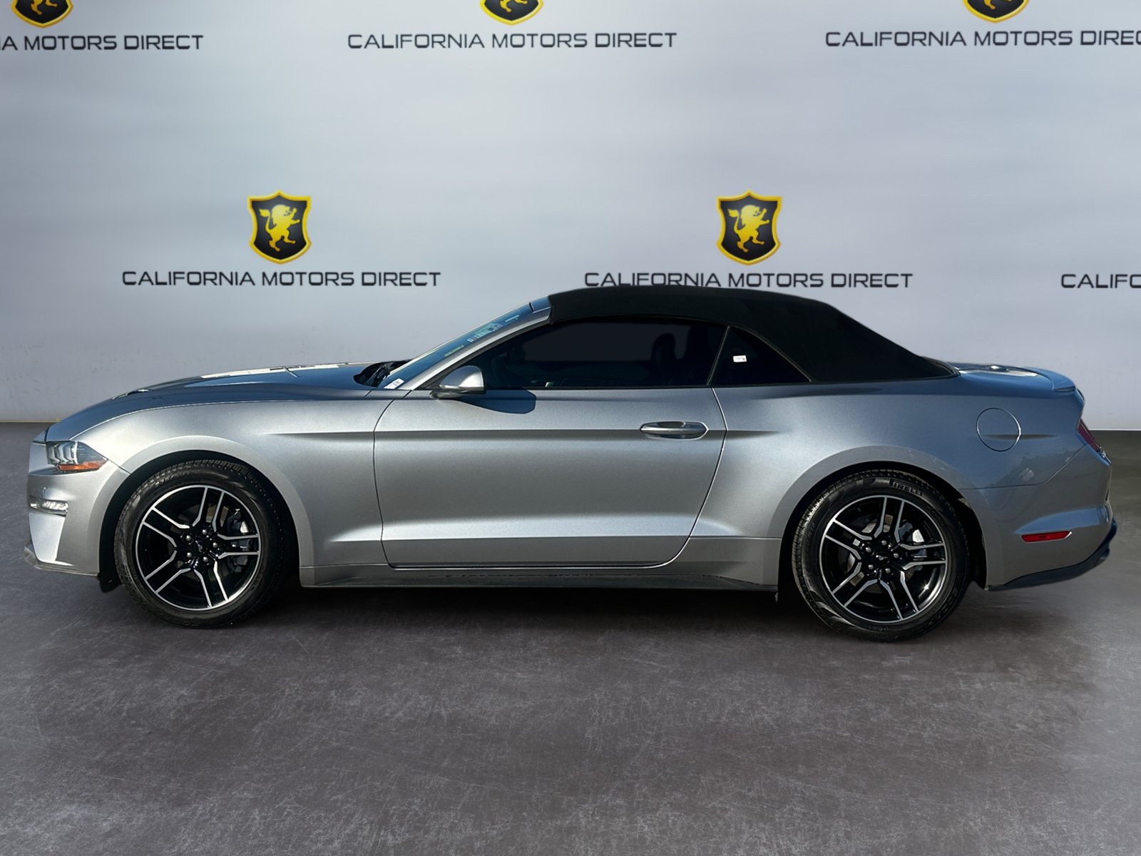 Used 2022 Ford Mustang Premium RWD image 2