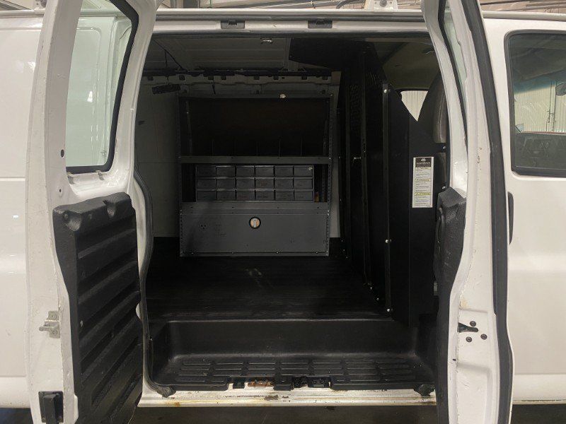 Used 2017 Chevrolet Express 2500 Extended RWD image 20