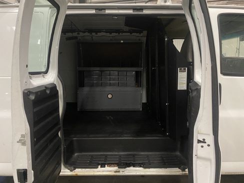 Used 2017 Chevrolet Express 2500 Extended RWD image 20