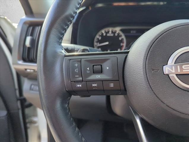 Used 2023 Nissan Pathfinder SL AWD/4WD image 15