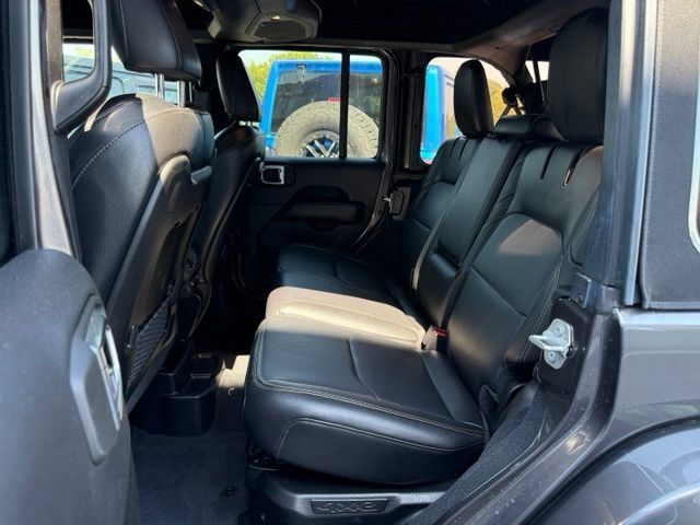Used 2024 Jeep Wrangler Unlimited Sahara w/ Technology Group AWD/4WD image 12