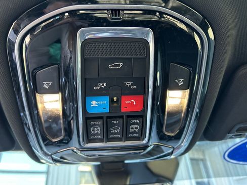 Used 2023 Jeep Grand Cherokee Overland w/ Luxury Tech Group IV AWD/4WD image 40