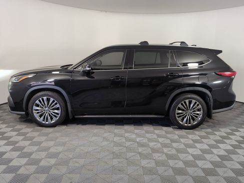 Used 2021 Toyota Highlander Platinum image 2
