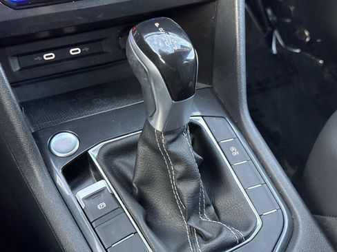 Certified 2022 Volkswagen Tiguan SE image 24