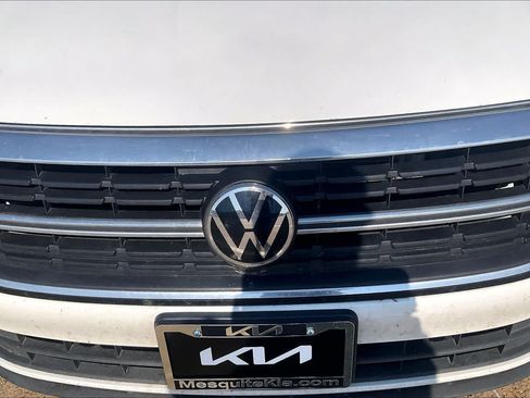 Used 2023 Volkswagen Jetta SE w/ Panoramic Sunroof Package FWD image 32