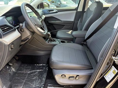 New 2024 Volkswagen Taos SE image 9