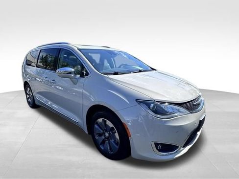 Used 2020 Chrysler Pacifica Limited w/ Advanced Safetytec Group FWD image 9