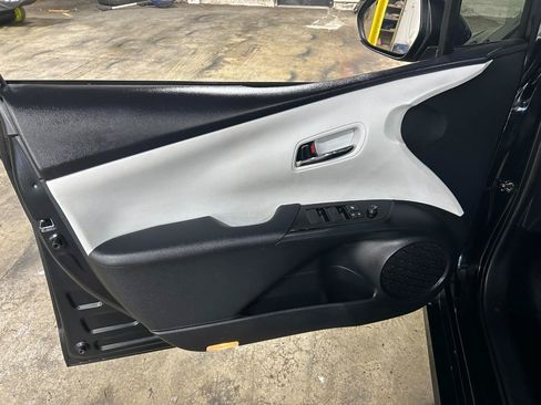 Used 2022 Toyota Prius Limited FWD image 12