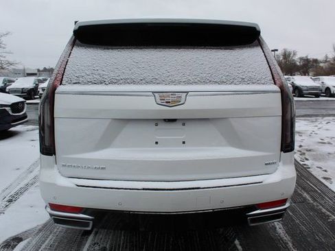 Used 2022 Cadillac Escalade Premium Luxury image 4