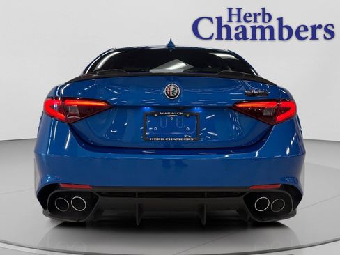 Used 2022 Alfa Romeo Giulia Quadrifoglio image 6