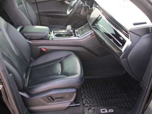 Used 2021 Audi Q8 Premium w/ Black Optic Package image 9