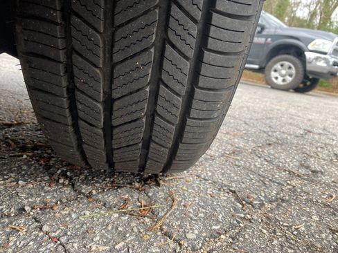 Used 2013 Volkswagen Tiguan SE image 10