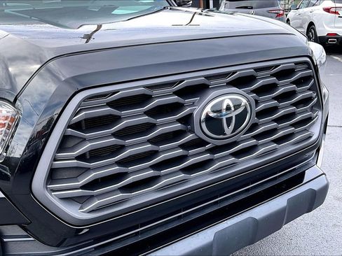 Used 2020 Toyota Tacoma TRD Off-Road w/ Technology Package image 29