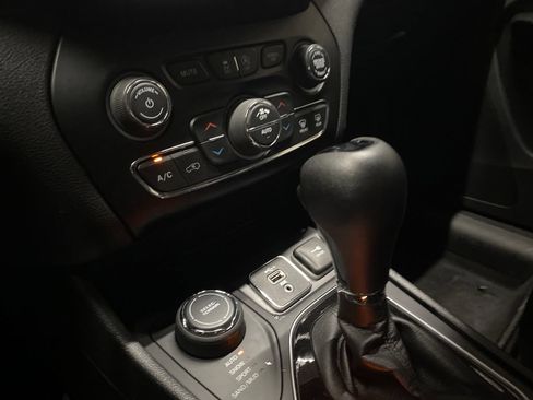 Used 2019 Jeep Cherokee Latitude Plus AWD/4WD image 22